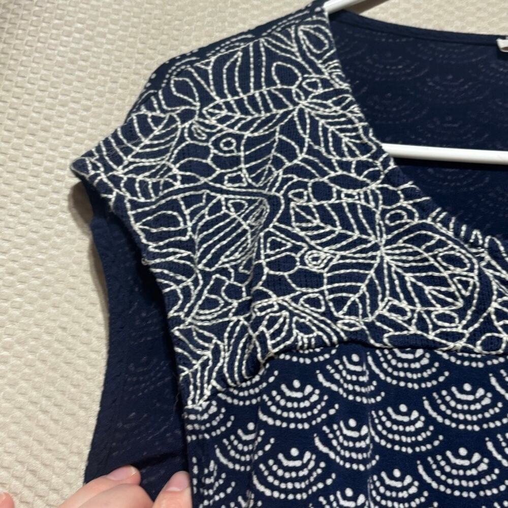 Skies Are Blue Women's SP Navy Cream Embroidered V-Neck Cap Sleeve Top Boutique - Picture 3 of 9
